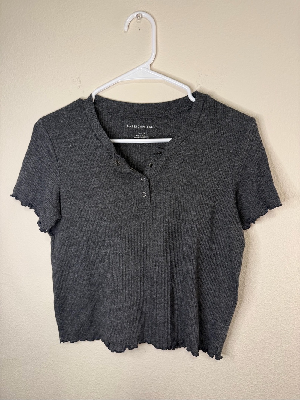 American Eagle Outfitters Charcoal Ribbed Henley Crop Tee